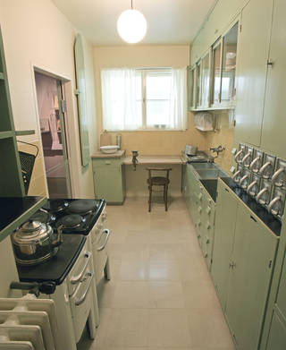 Photo of Frankfurt Kitchen (detail), Margarete Schütte-Lihotzky, 1926 – 27, Germany. Museum no. W.15:1 to 89-2005. © Victoria and Albert Museum, London
