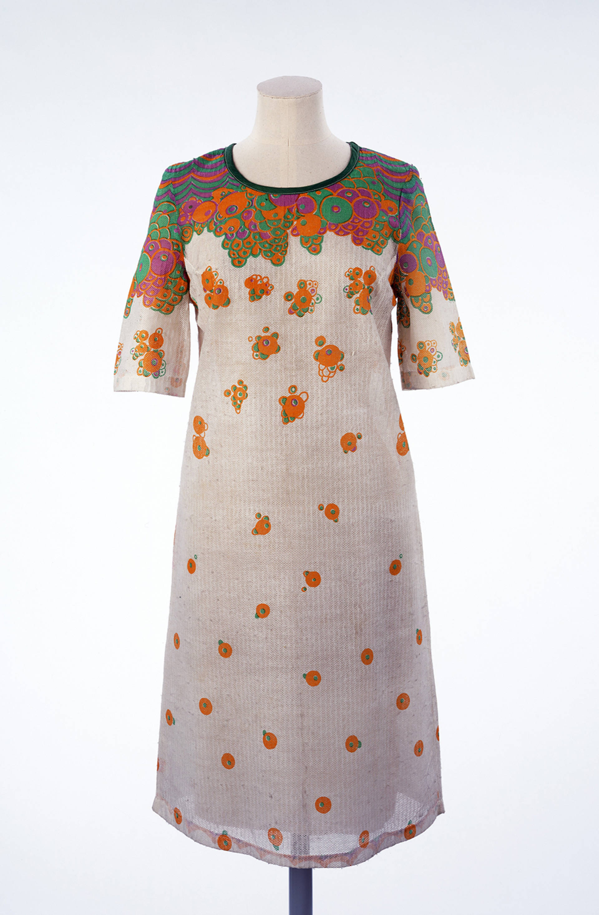 Paper dresses · V&A