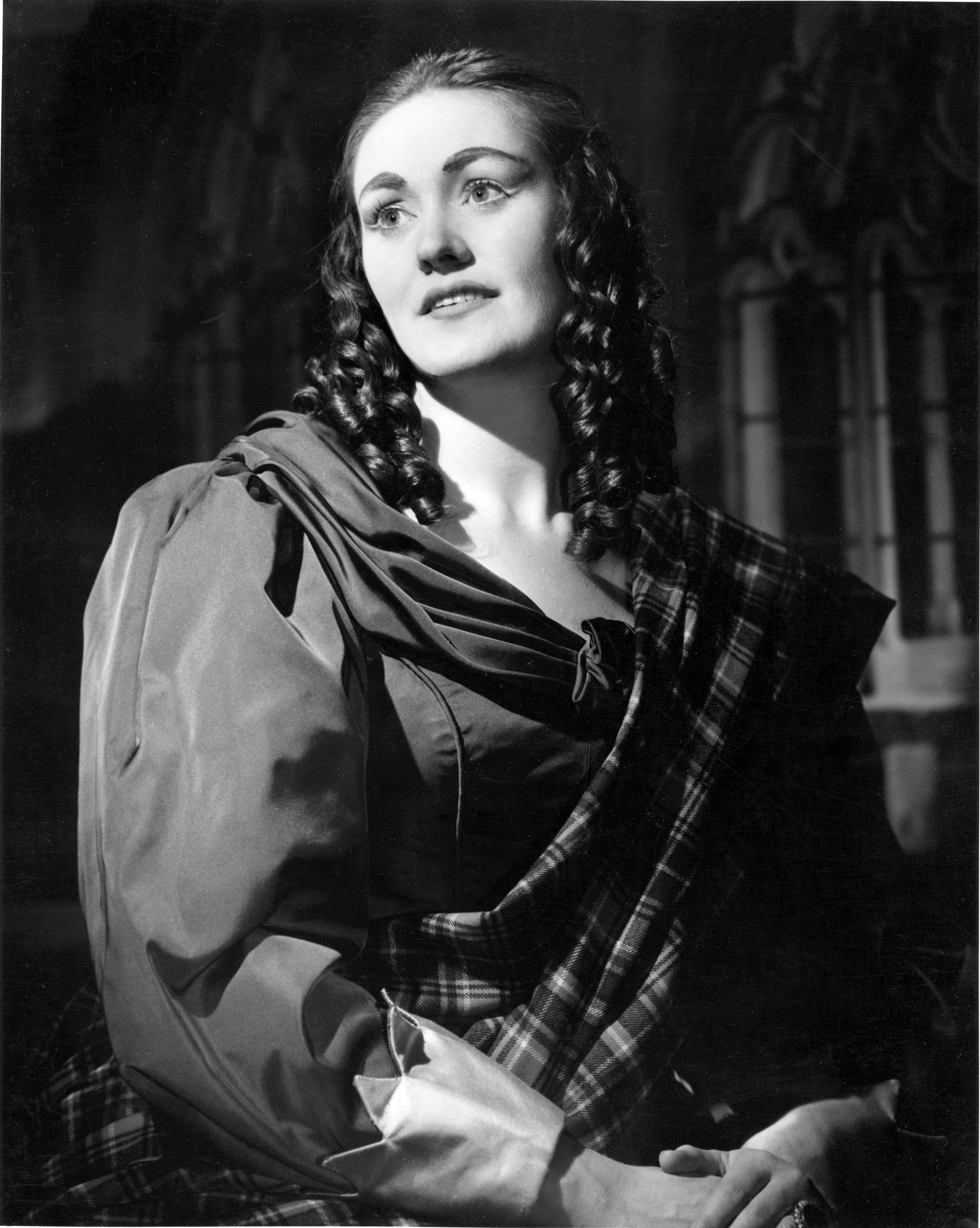 Opera divas · V&A