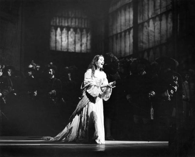 Opera Lucia Opera divas · V&A