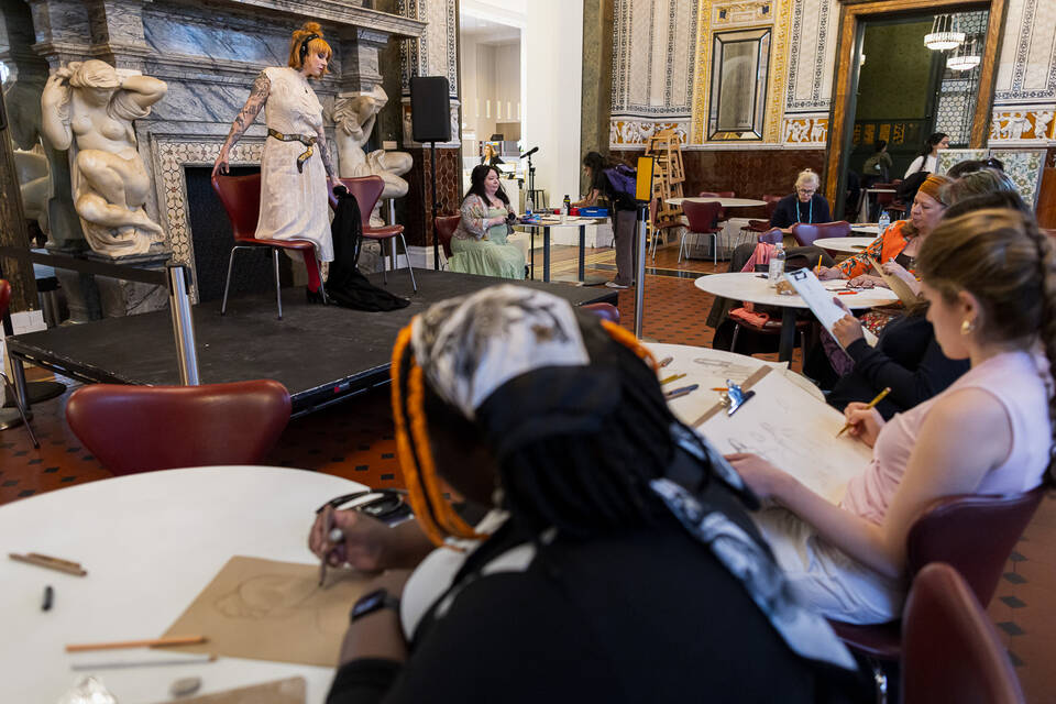 Live Drawing with Rosemary Cronin at V&A South Kensington
